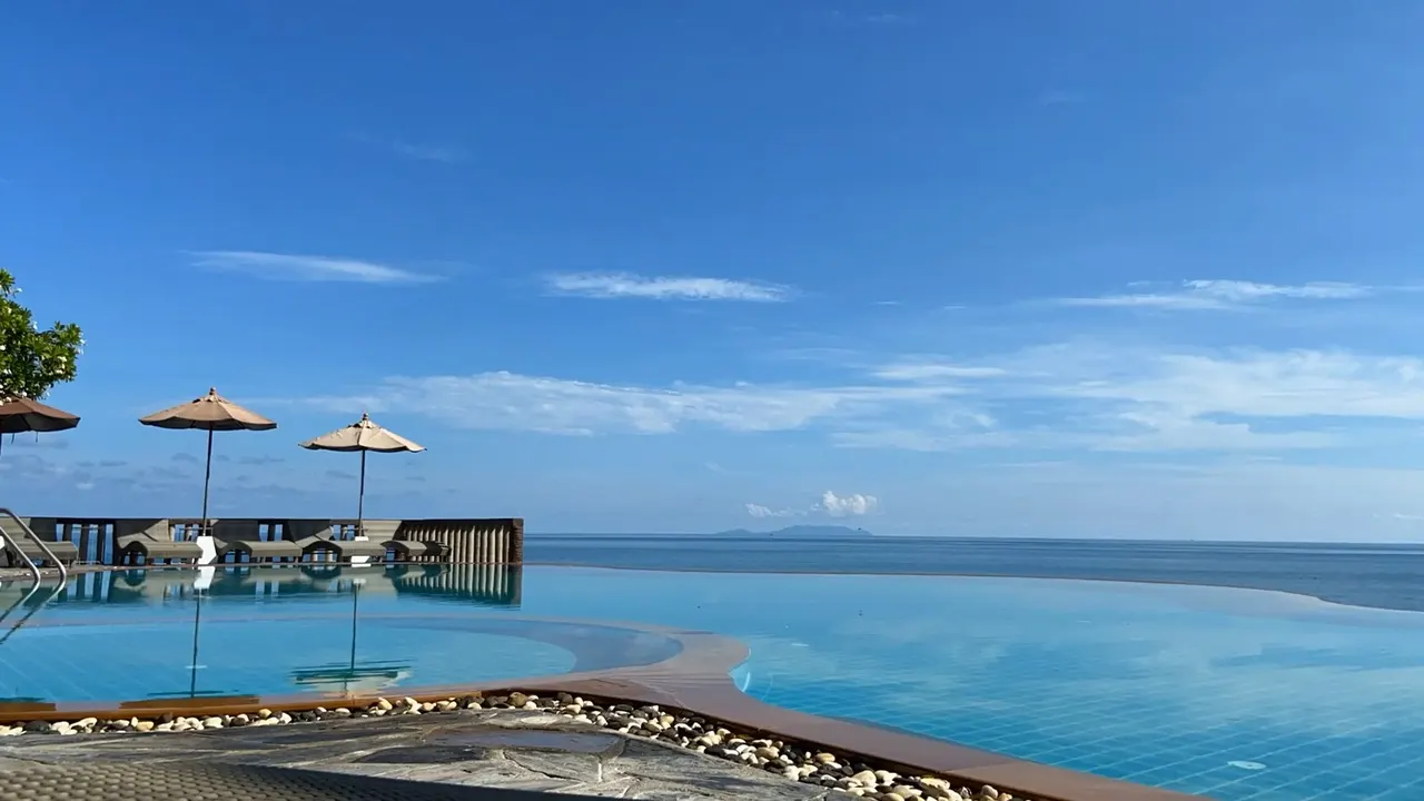 The infinity pool meeting the horizon