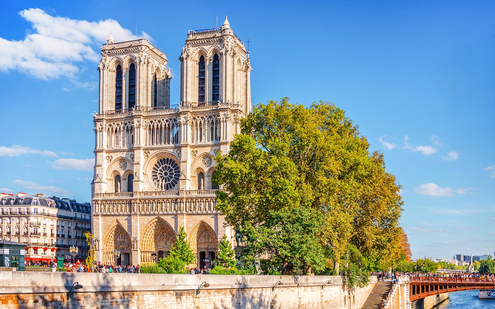 Catedral de Notre Dame com o rio Sena em Paris, França.