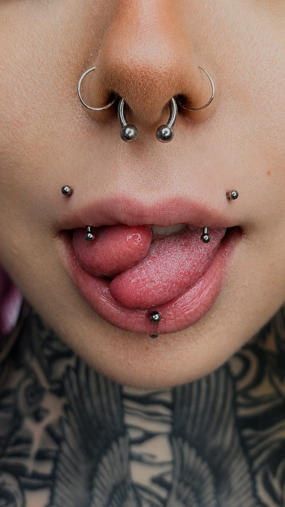 Composicion de Piercing de oreja con joyería