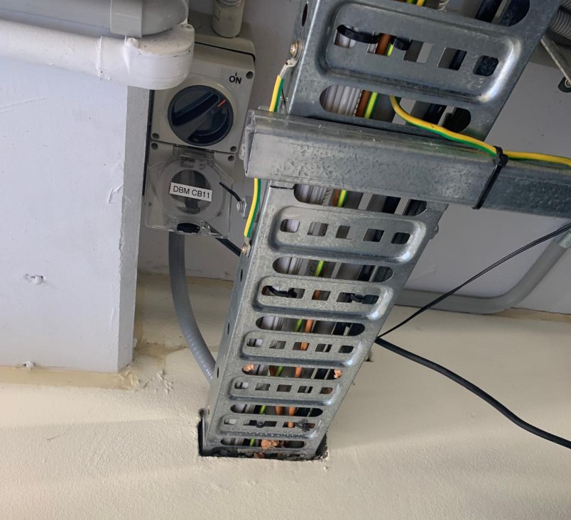 Cable tray penetration sealed through a wall