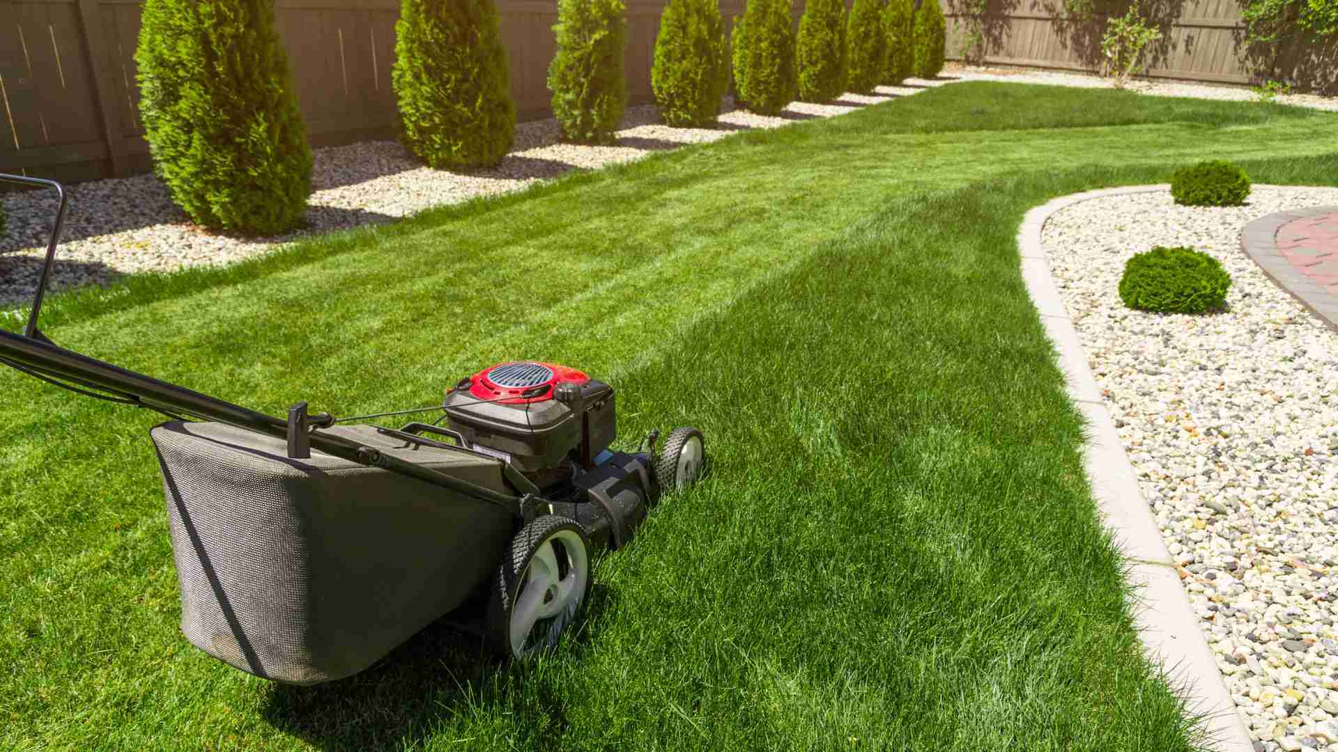Residential Lawn Bed Maintenance