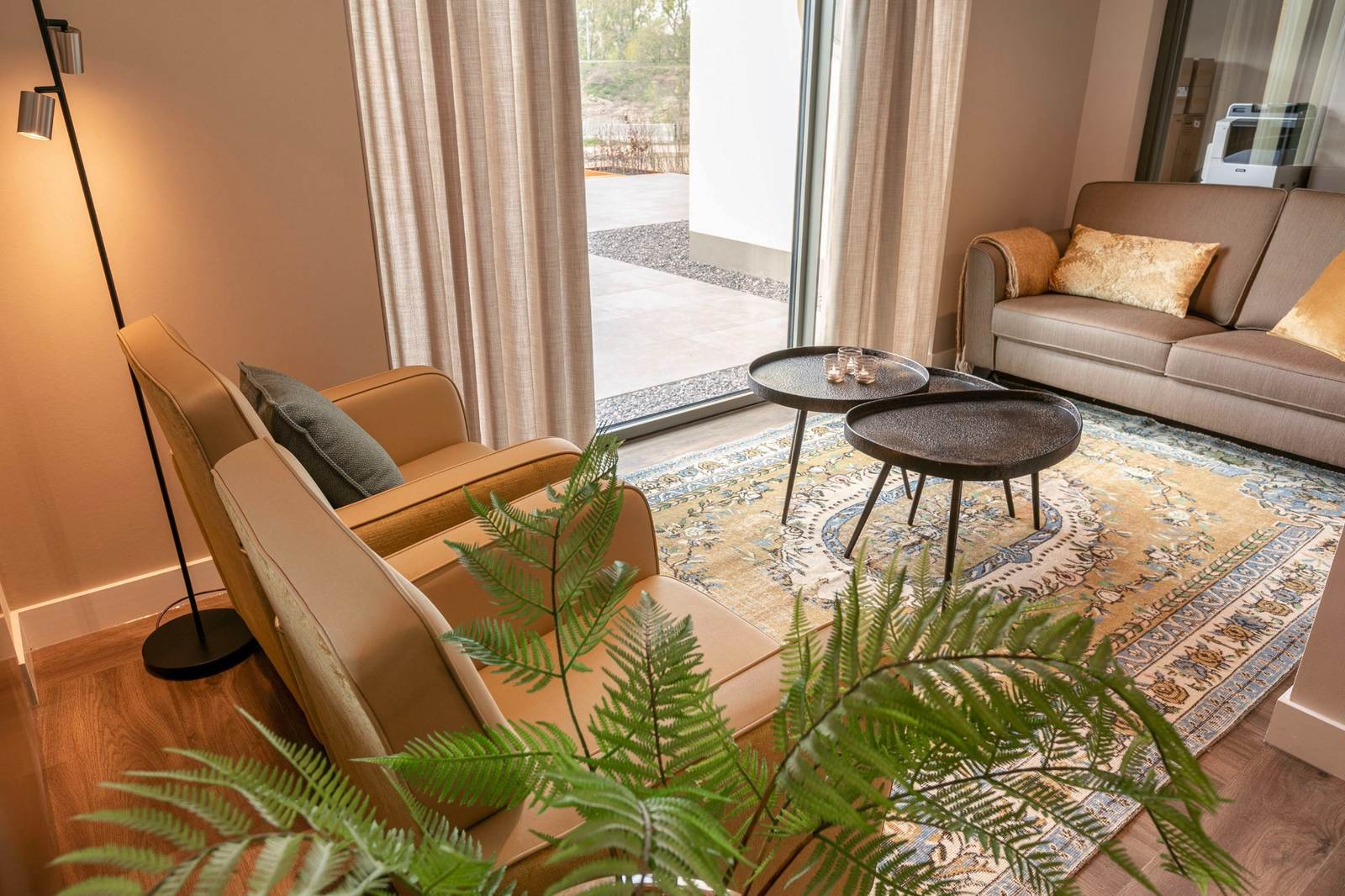 zithoek in oker geel