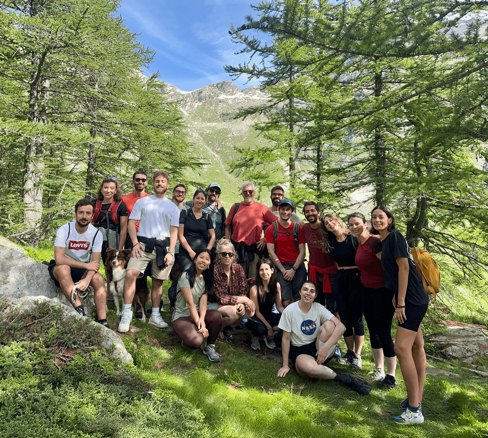 Dipendenti Triplesense durante un'escursione in montagna per il team building 