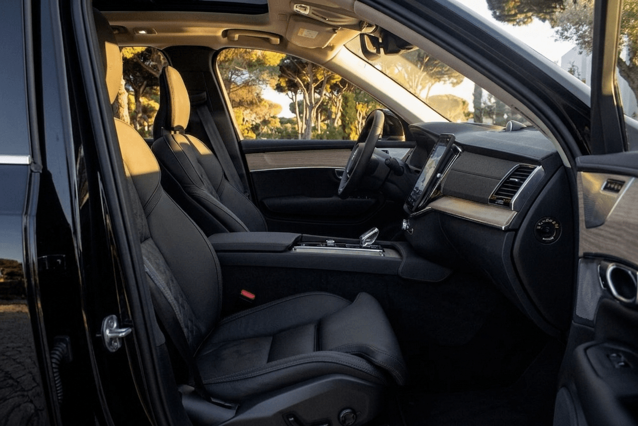 REV Volvo XC90 T8