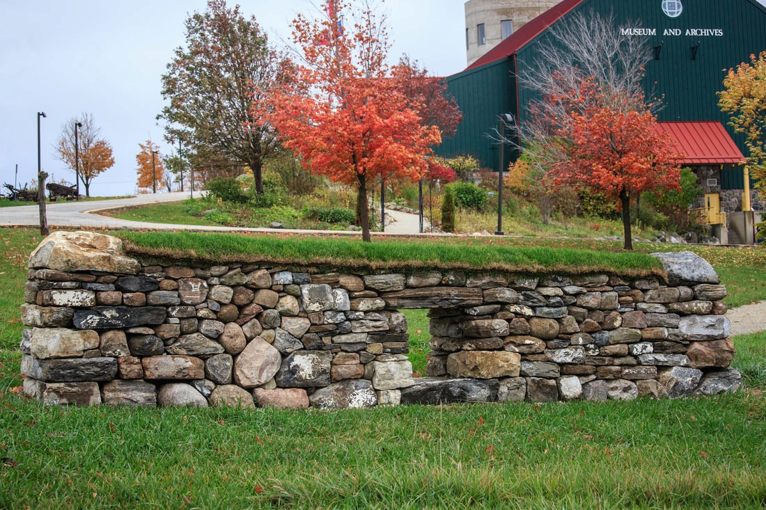 Trockenmauerkunstwerk Torbogen von Eric Landman