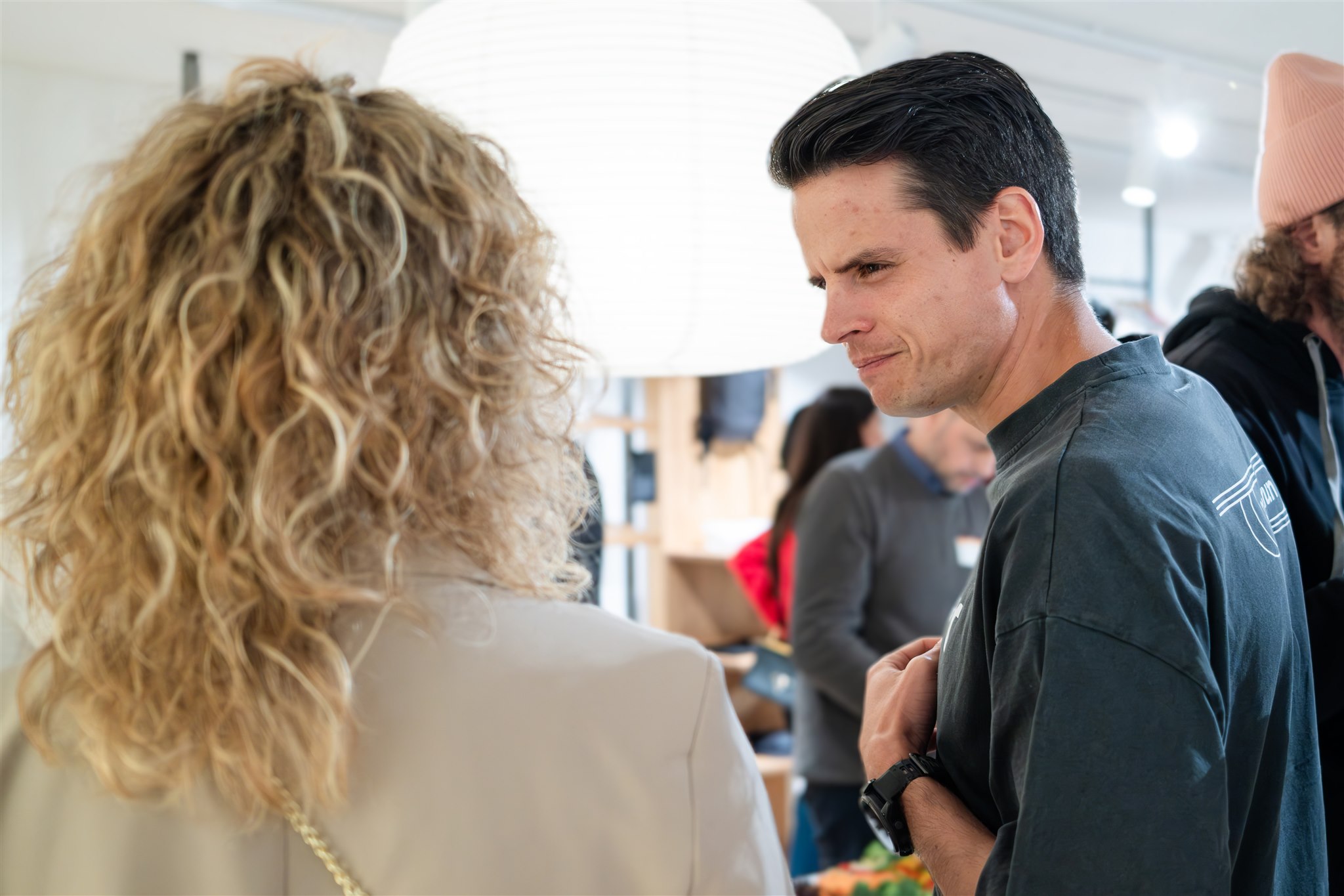 Guests in conversation during networking event Zurich