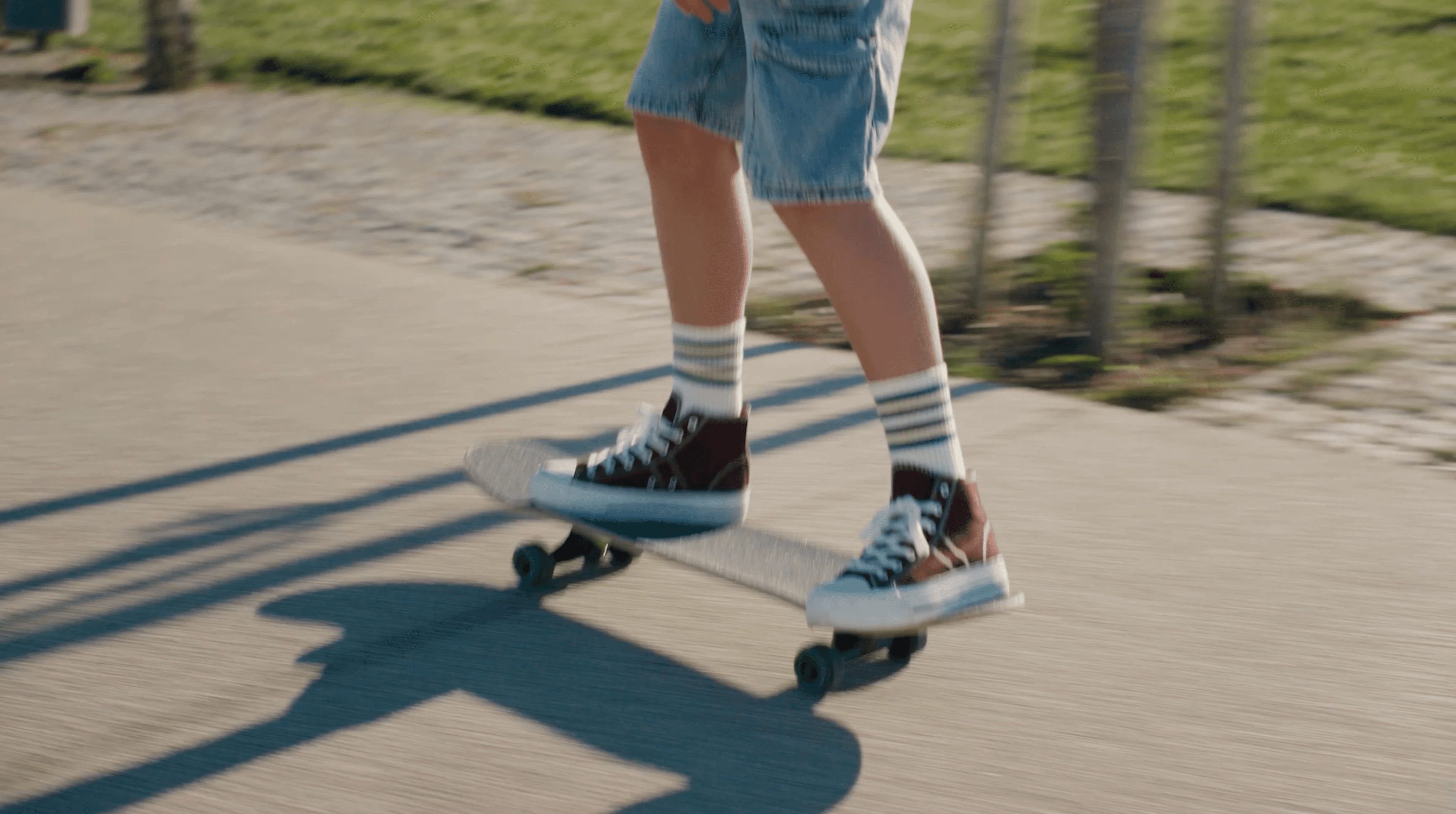gogo squeez bel fruit friendz kids drinking skateboarding