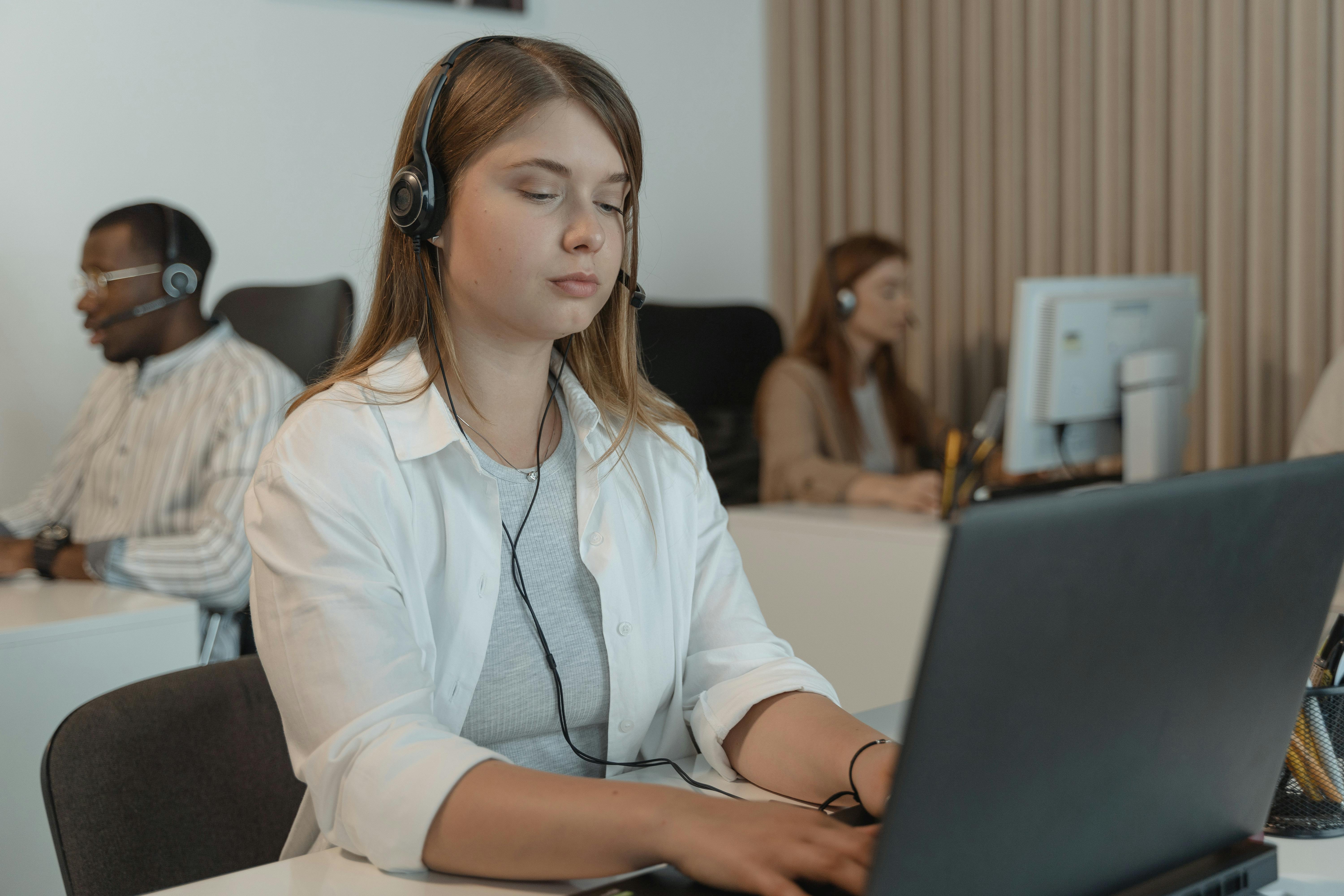 Learn what contact center call recording software is, how it works, its key benefits, and top use cases in our comprehensive article.