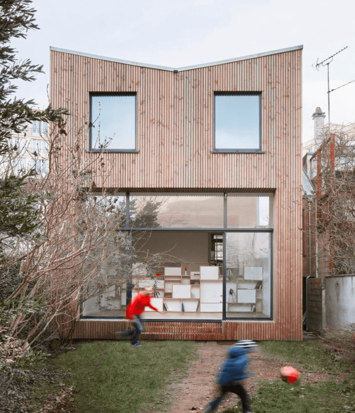 Maison à Montreuil fenêtres e tcoulissant - LABOPOP Architectes