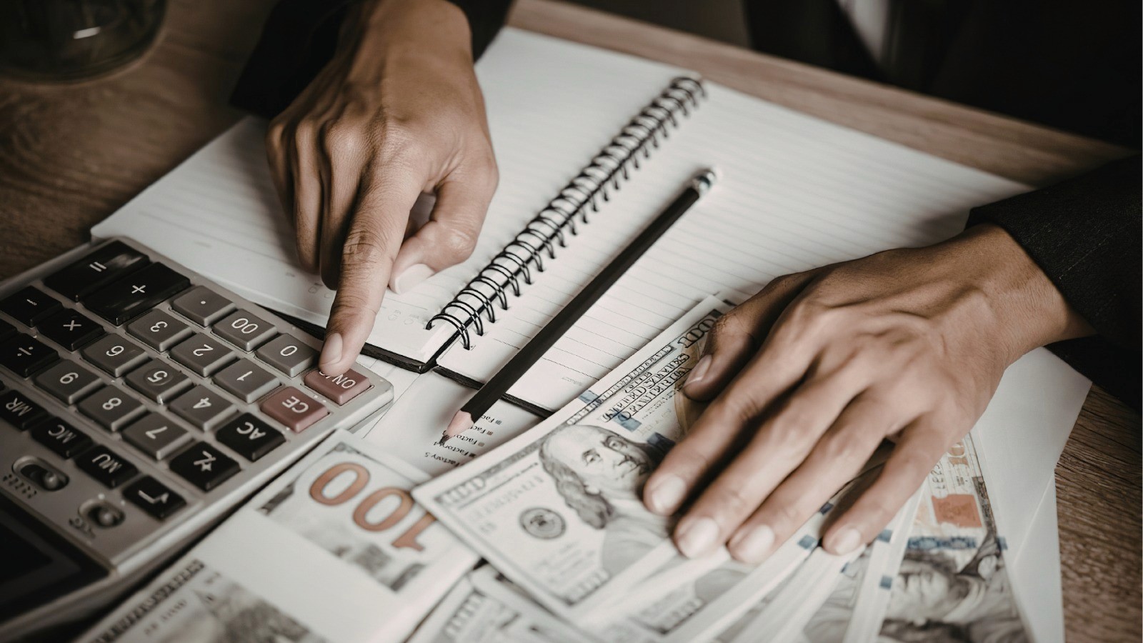 Chef cooking in cloud kitchen | Learn how to start a cloud kitchen in India with this step-by-step guide. Explore setup costs, legal requirements, and expert tips for rapid growth.