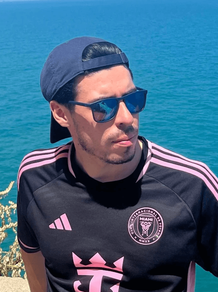 Profile photo of Jona Pineda.