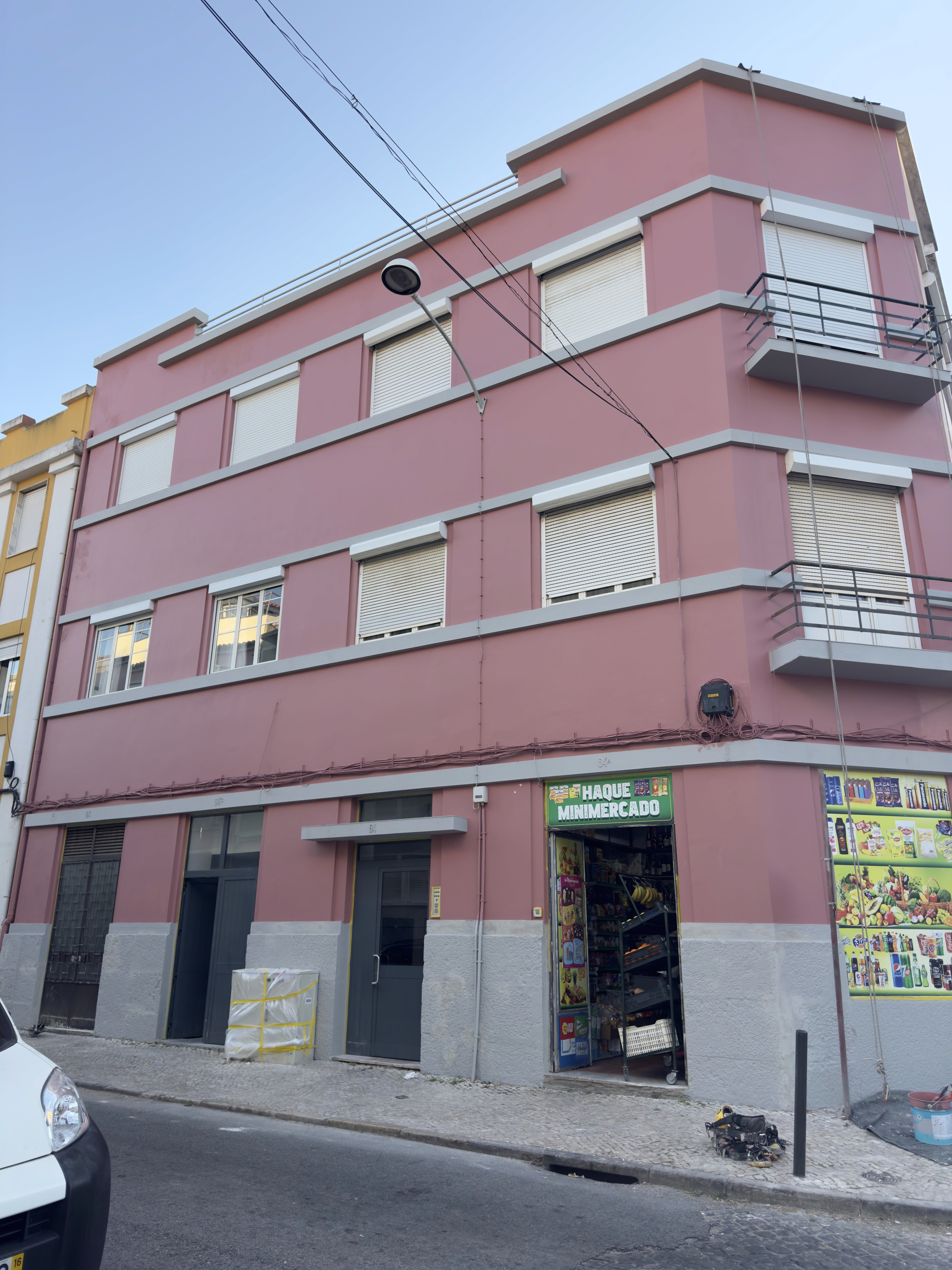 Pintura de fachada de edifício em Ameixoeiras | Visual Up