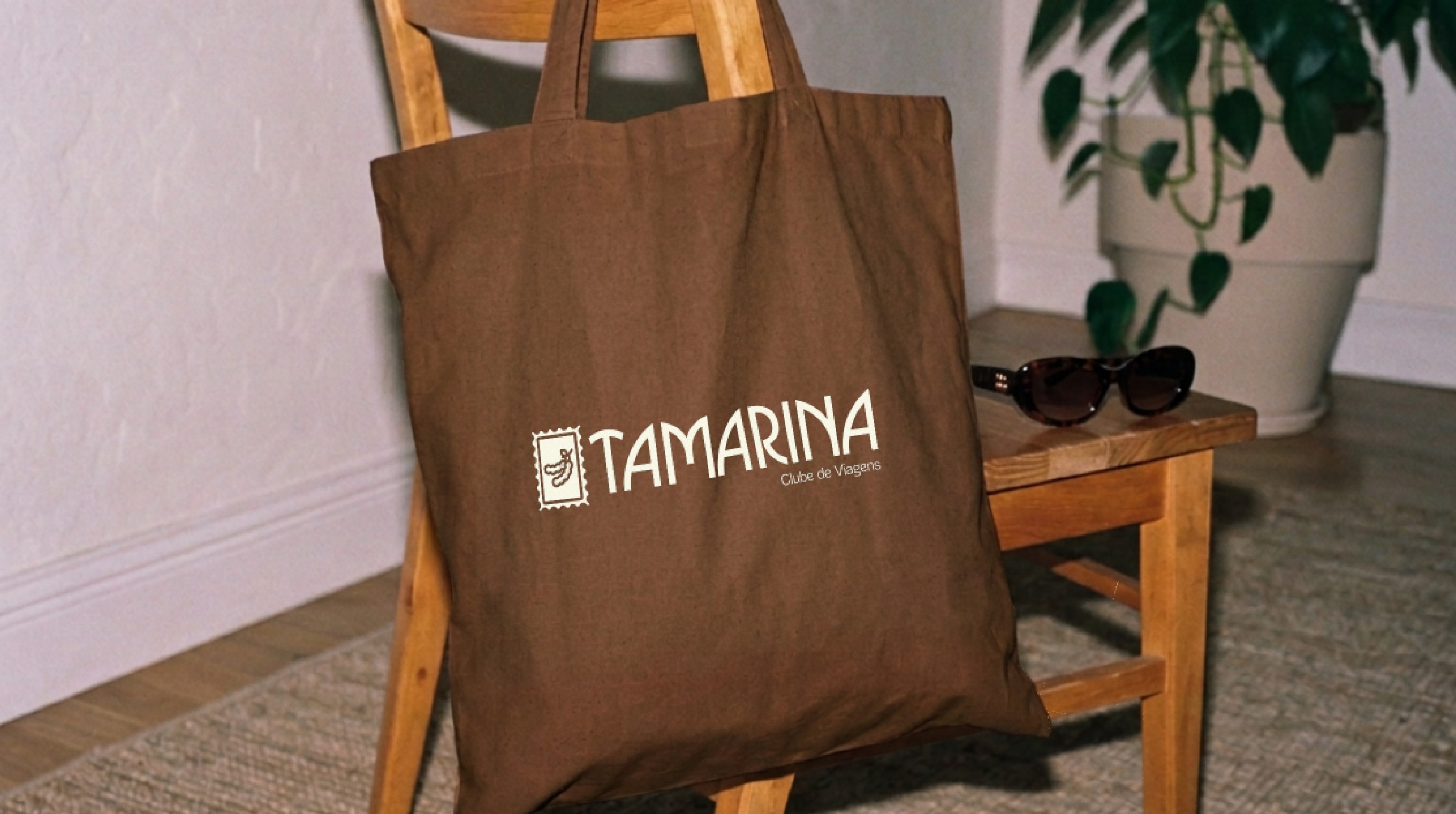 Ecobag da Tamarina sobre uma cadeira