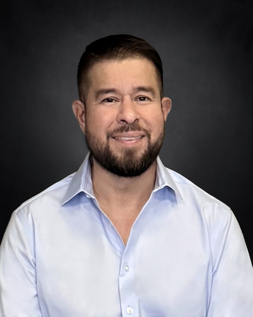 Roberto Rodriguez, bilingual therapist offering telehealth therapy in California