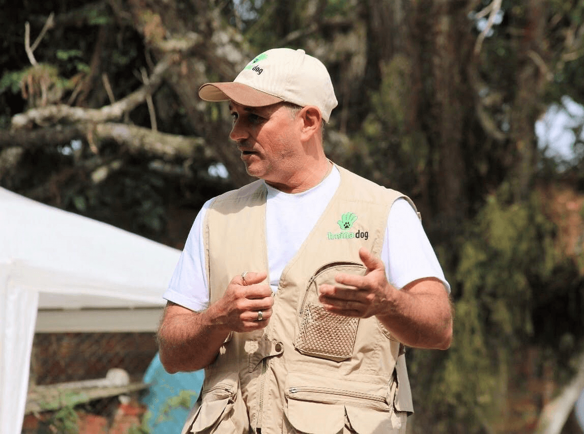 Concetrated triathlete grayscale