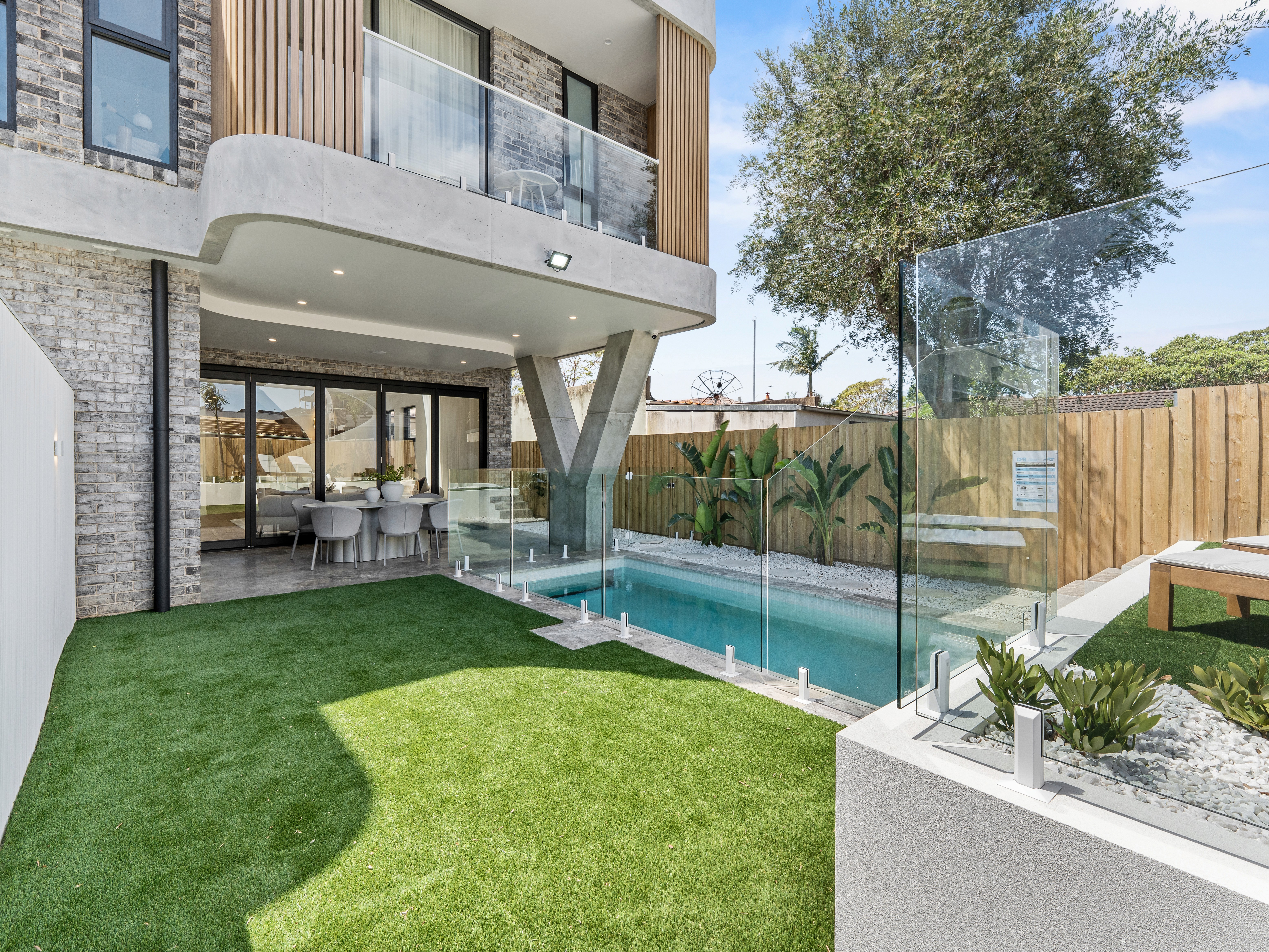 Doctor meeting doctor