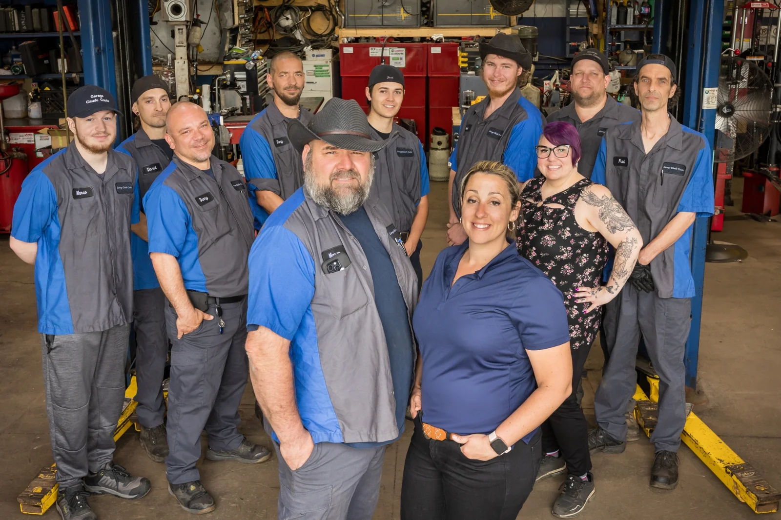 Équipe du Garage Claude Coutu à Saint-Constant, garage automobile local reconnu pour son expertise et son service humain, présenté dans un projet web réalisé par B503 Studio.