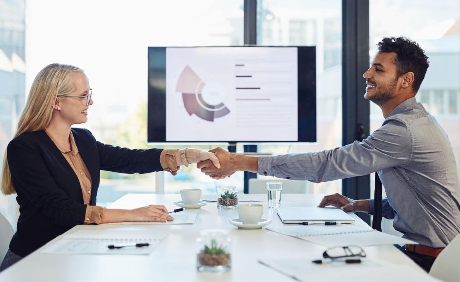 Da meta à comissão: integração de Marketing, Vendas e CS acelera receita B2B