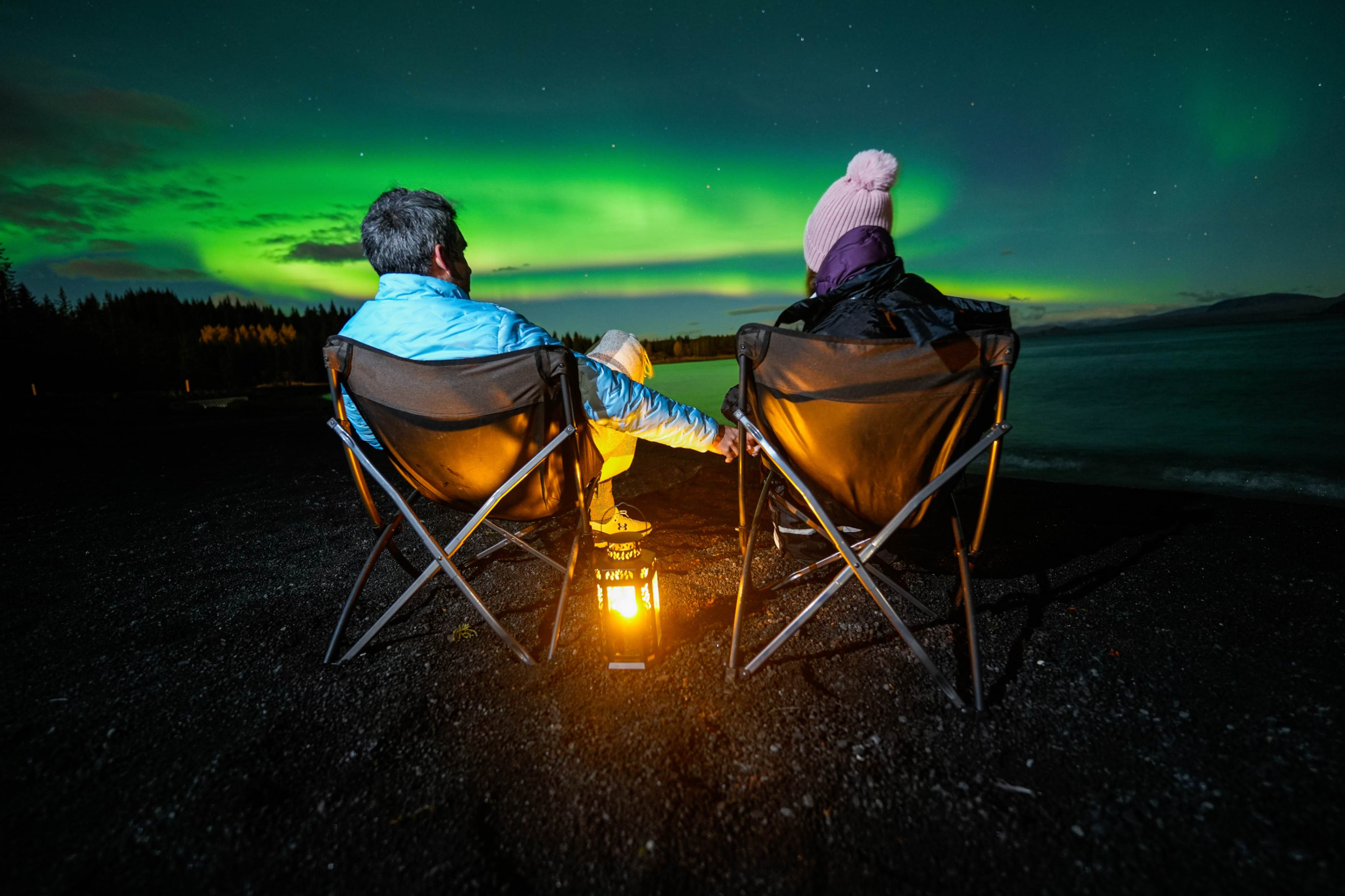 Northern Lights tour photography from Aurora Experts in Iceland, featuring guests beneath the aurora, winter landscapes, and vivid skies over remote Icelandic locations.