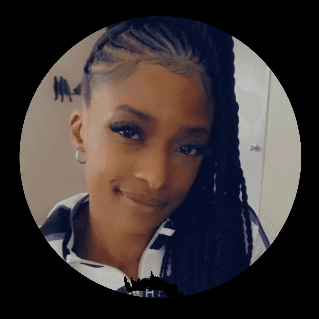 woman on focus photography