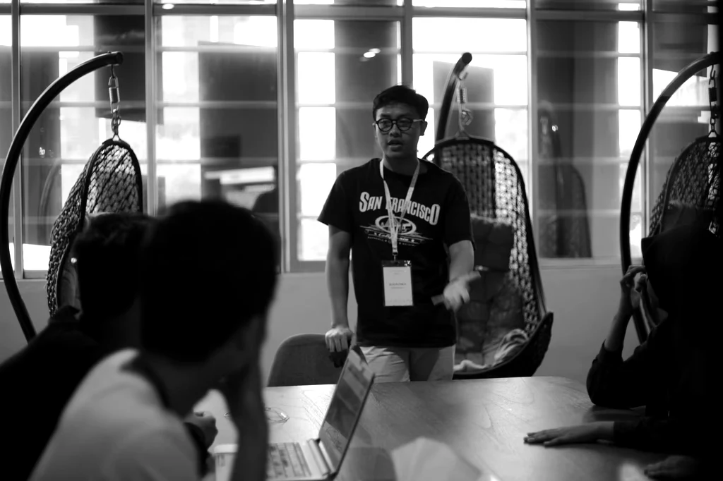 Mentor Koda presentasi di kelas