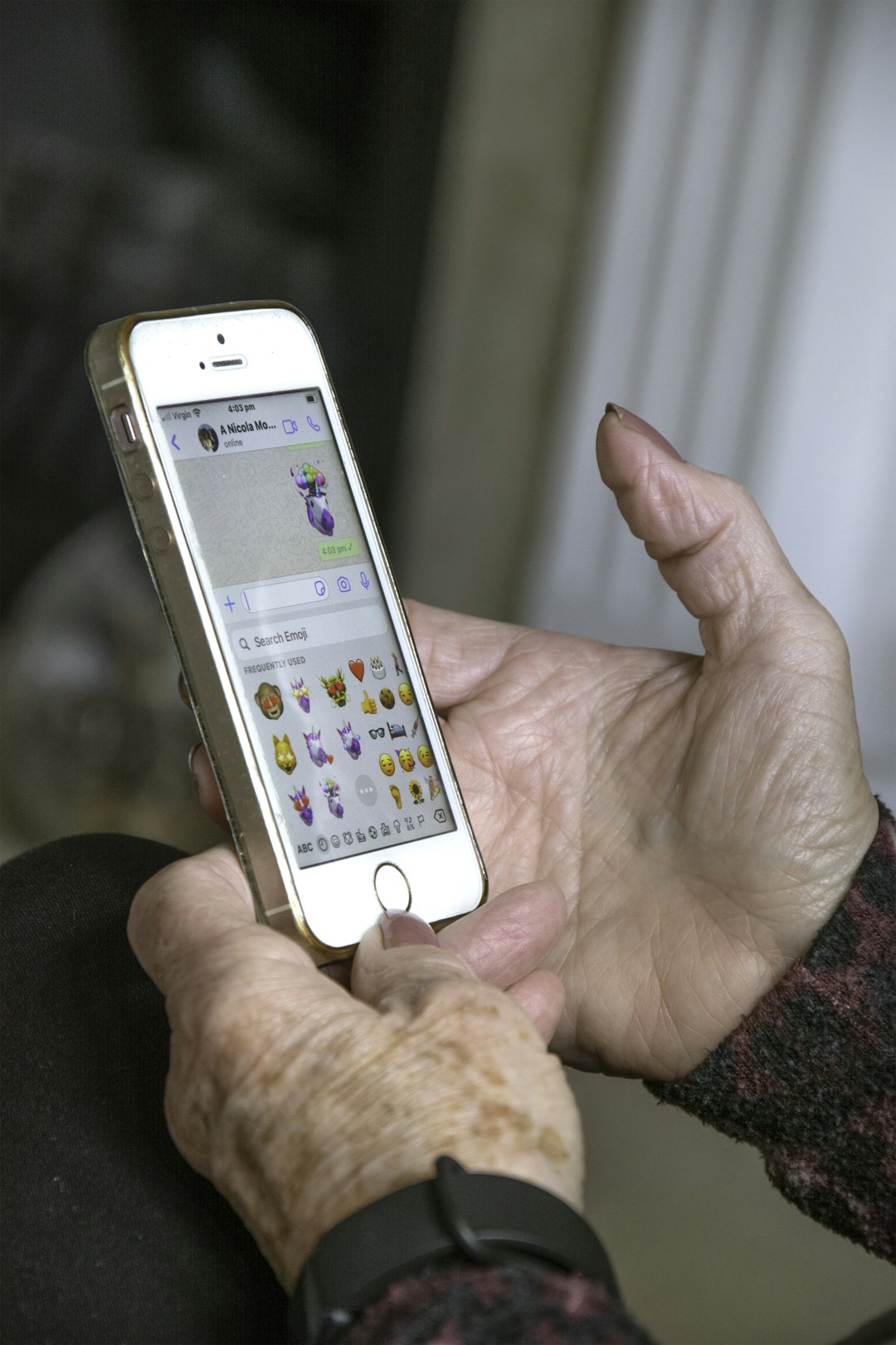 family receiving alert on phone from elderly parent health monitoring device
