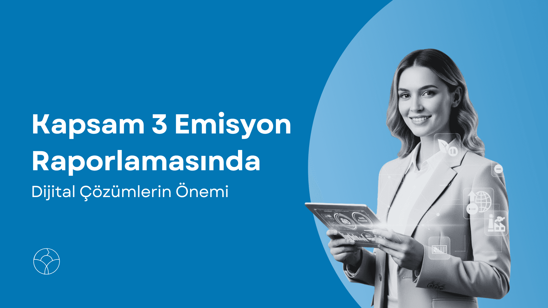 Genç bir iş kadını, dijital karbon yönetimi verilerini gösteren bir tablet tutarken gülümsüyor. Arka planda Kapsam 3 emisyon raporlaması ve sürdürülebilirlik konularında dijital çözümlerin önemini vurgulayan grafikler ve endüstri simgeleri bulunuyor.
