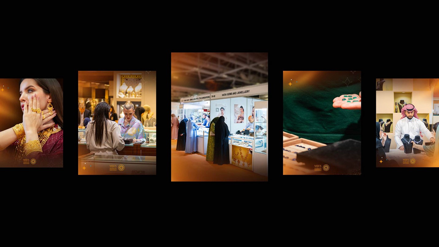 Floral pattern with red berries and green leaves