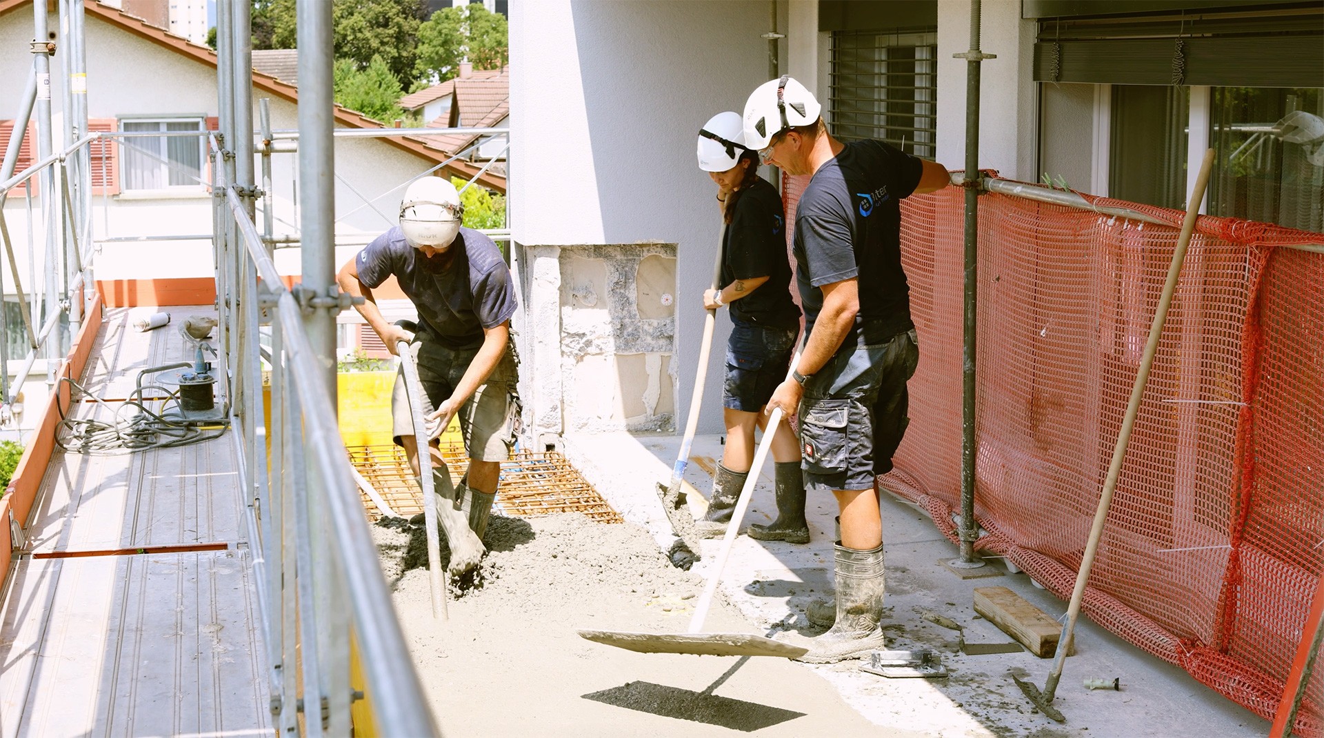 Beutler mitarbeiter am betonieren