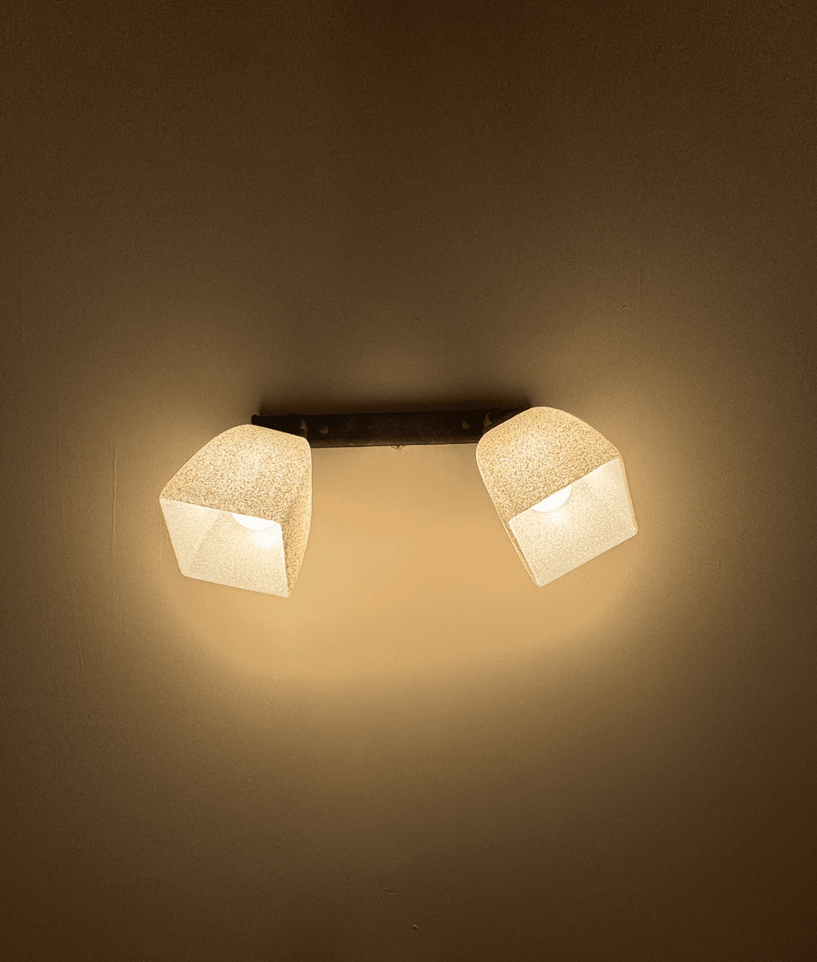 Maatwerk wandlampen van Bellini Lighting in symmetrische opstelling voor sfeervolle wandverlichting