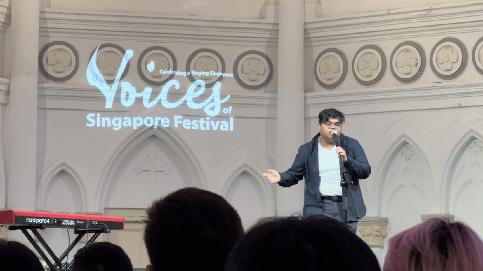 aküma performing for the Voices of Singapore Festival