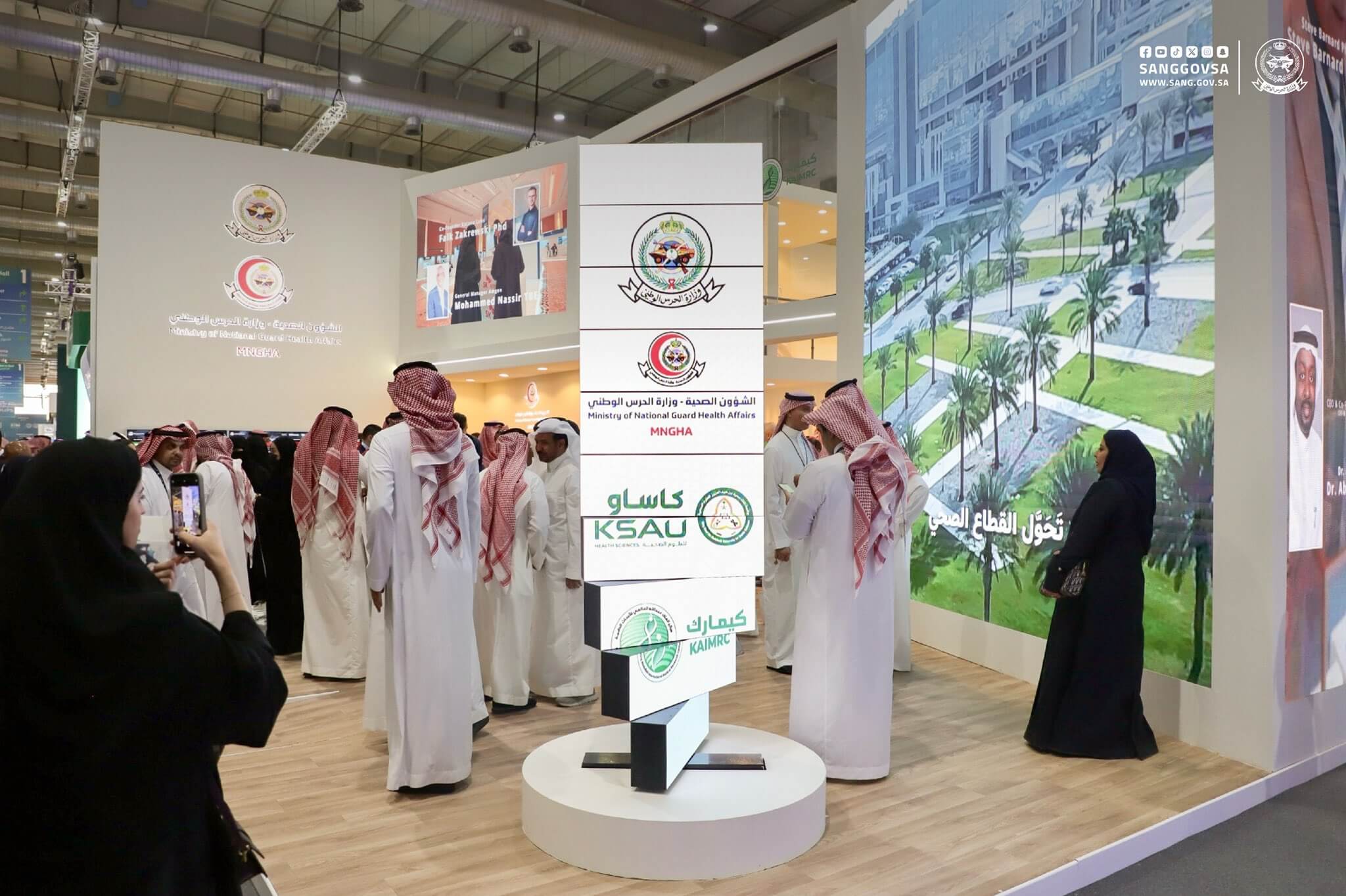 معرض اللقاء المفتوح مع الباحثين والمبتكرين بجامعة الملك عبد العزيز