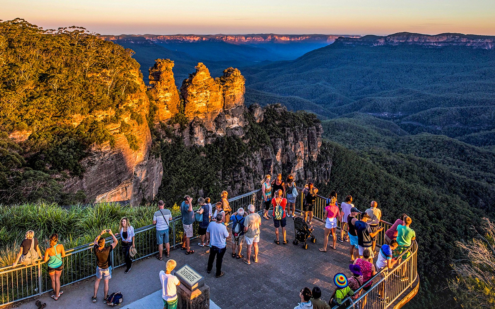 Tourists at the Three Sisters, Blue Mountains Sunset & Wilderness Day Trip from Sydney