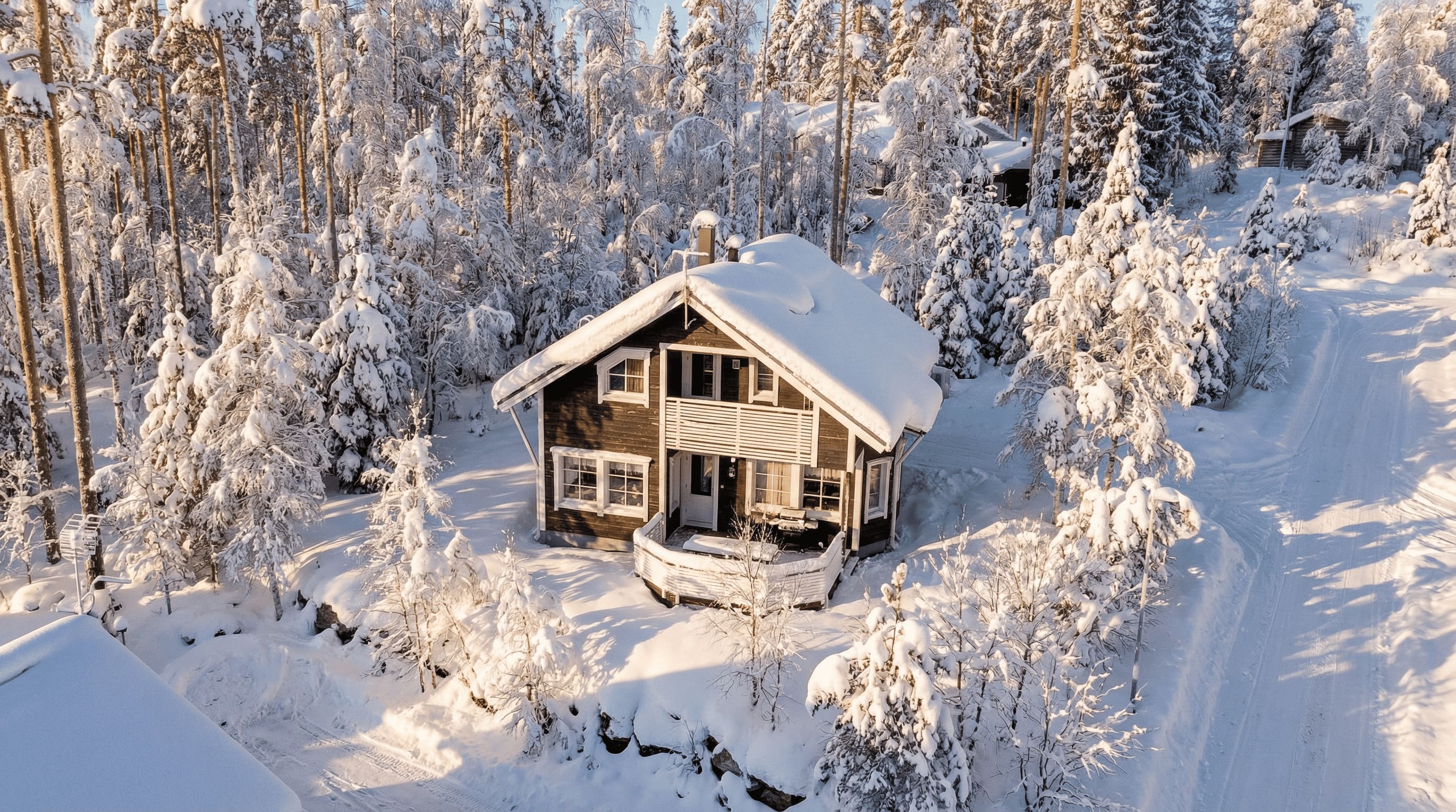 Riihivuori mökki upealla Päijänteen näkymällä – Riihipeikko ulkoa