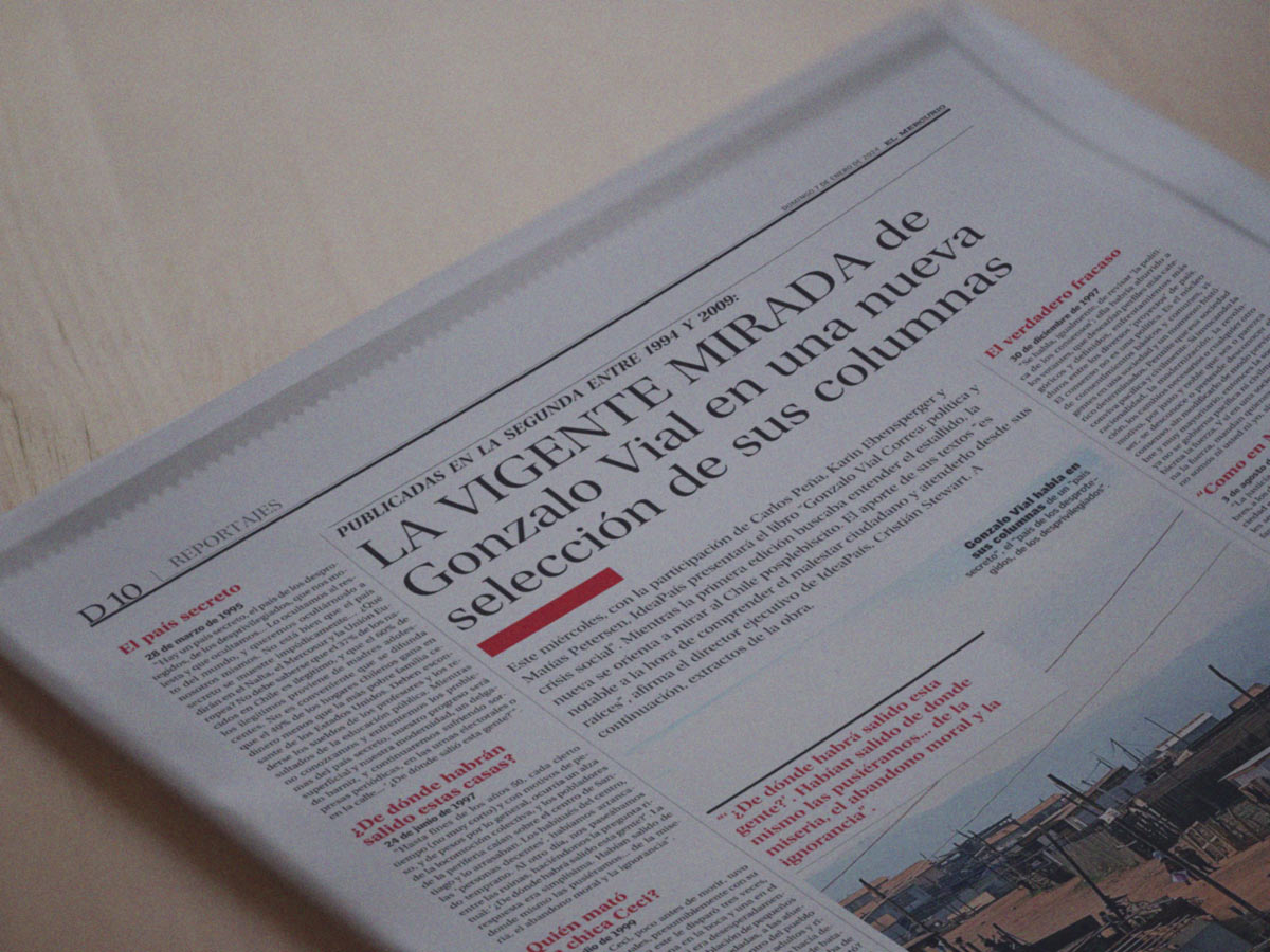 Página del diario sobre una mesa en las oficinas de IdeaPaís.