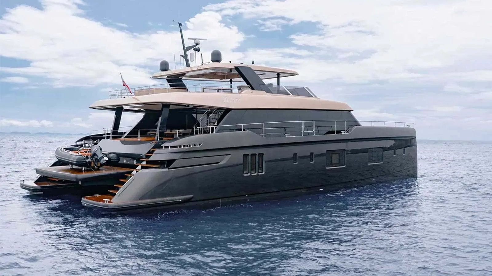 100 Sunreef Power Exterior