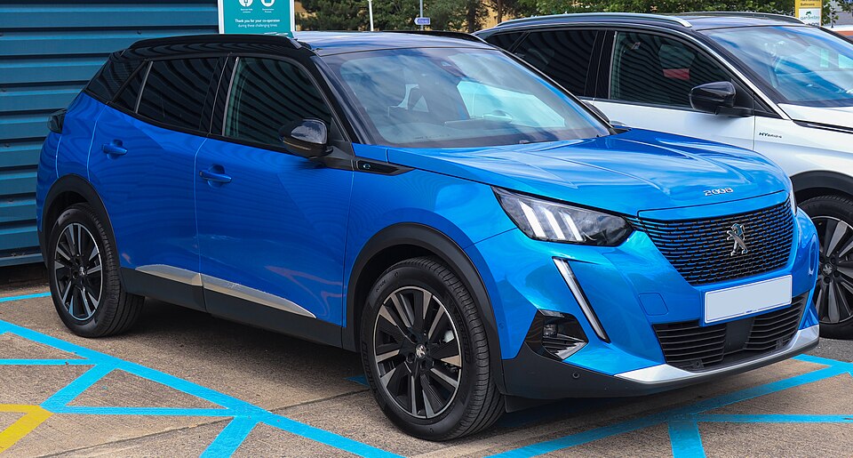 Peugeot E-2008 elektromos autó – valós modellfotó