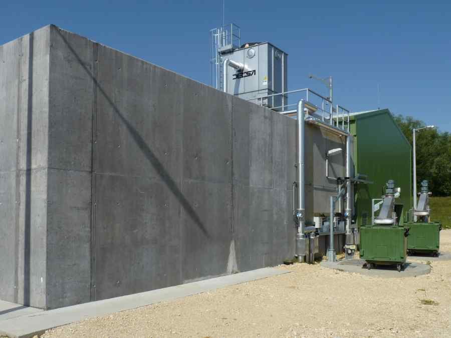Concrete HYBRATOR reactor and DAF unit at the Glencore oilseed-crushing wastewater treatment plant, Foktő, Hungary