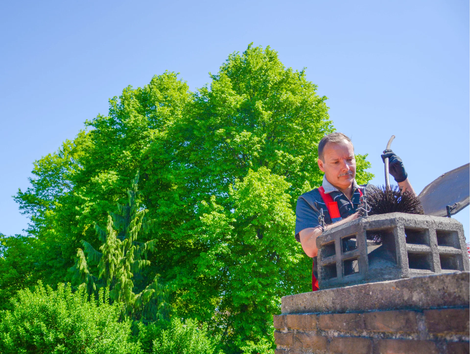 Stevens een schoorsteen aan het vegen in melick