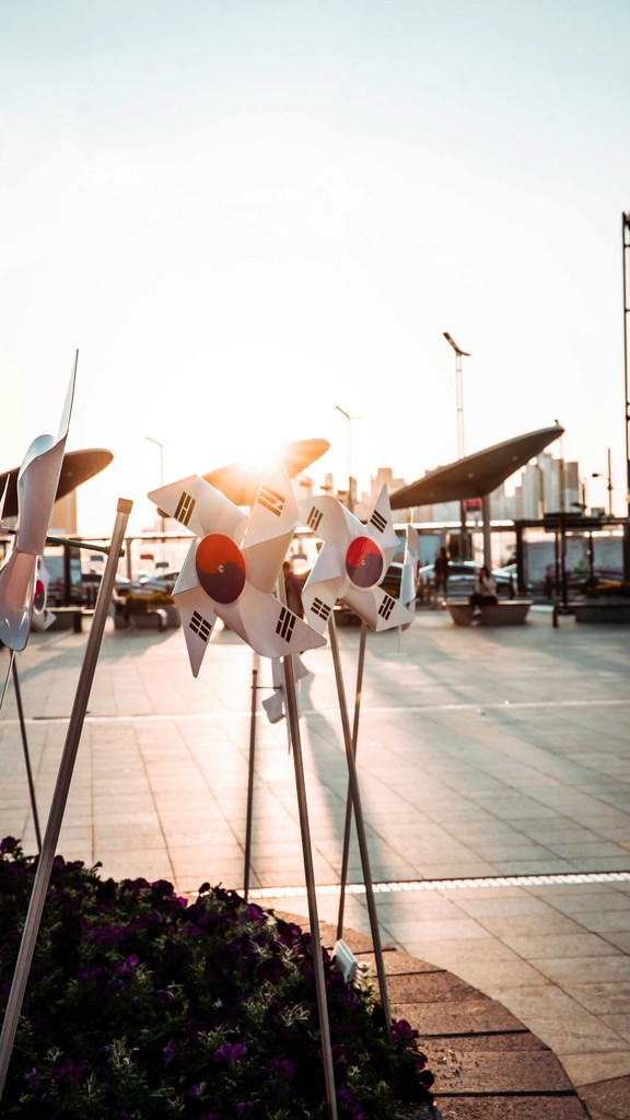 South Korea is experiencing an increase in global partnerships to help with KRW stablecoin issuance, which is having regulatory difficulties (Emanuel Ekström / Unsplash)