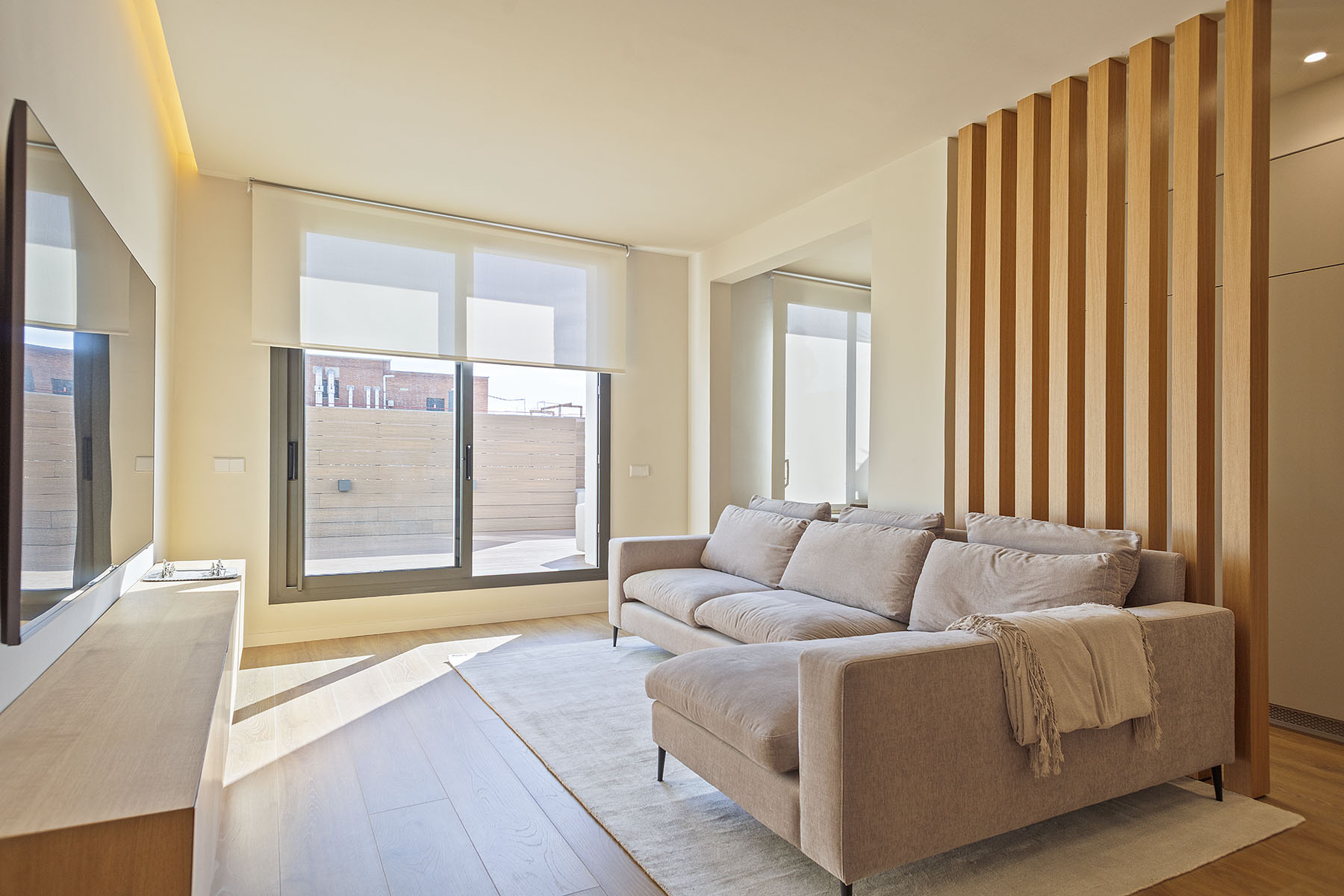 Aurora Sinclair underwater portraits with leaf essense