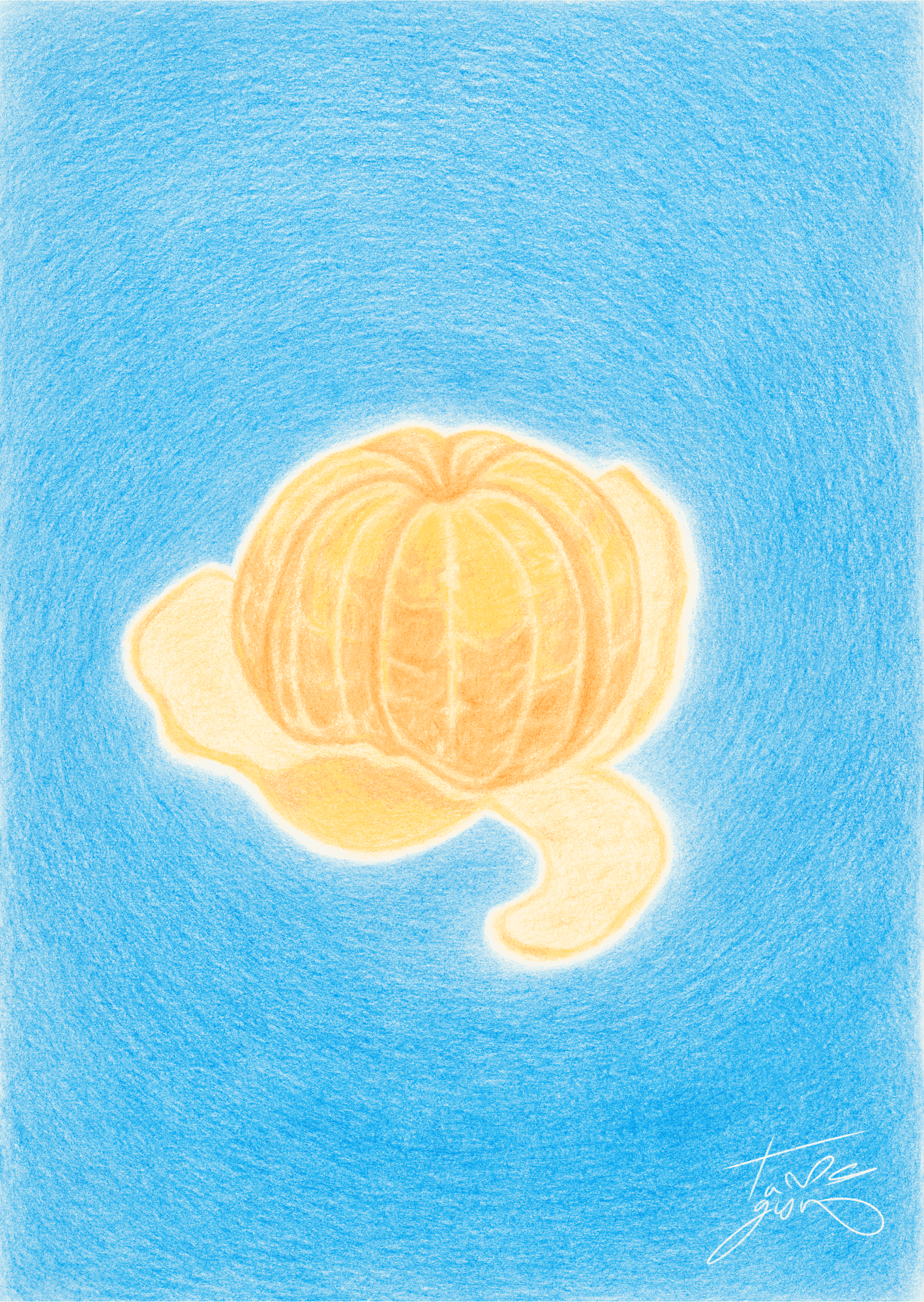 파란 소용돌이 배경 위에, 껍질이 벗겨져 속살이 드러난 햇살 머금은 감귤빛 귤 하나가 그려져 있습니다. 귤은 일부 껍질이 아래로 말려 있고, 은은한 빛이 감돌며 따뜻한 분위기를 자아냅니다. 오른쪽 아래에는 손글씨처럼 섬세한 서명이 담겨 있으며, 이 그림은 ‘귤빛연작’의 두 번째 이야기로, 껍질 아래 감춰진 진짜의 온기가 드러나는 순간을 표현하고 있습니다.