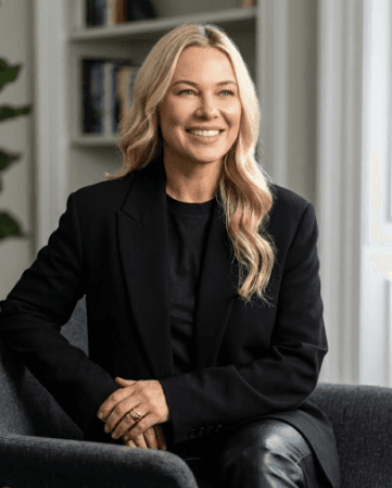 woman in black crew neck shirt