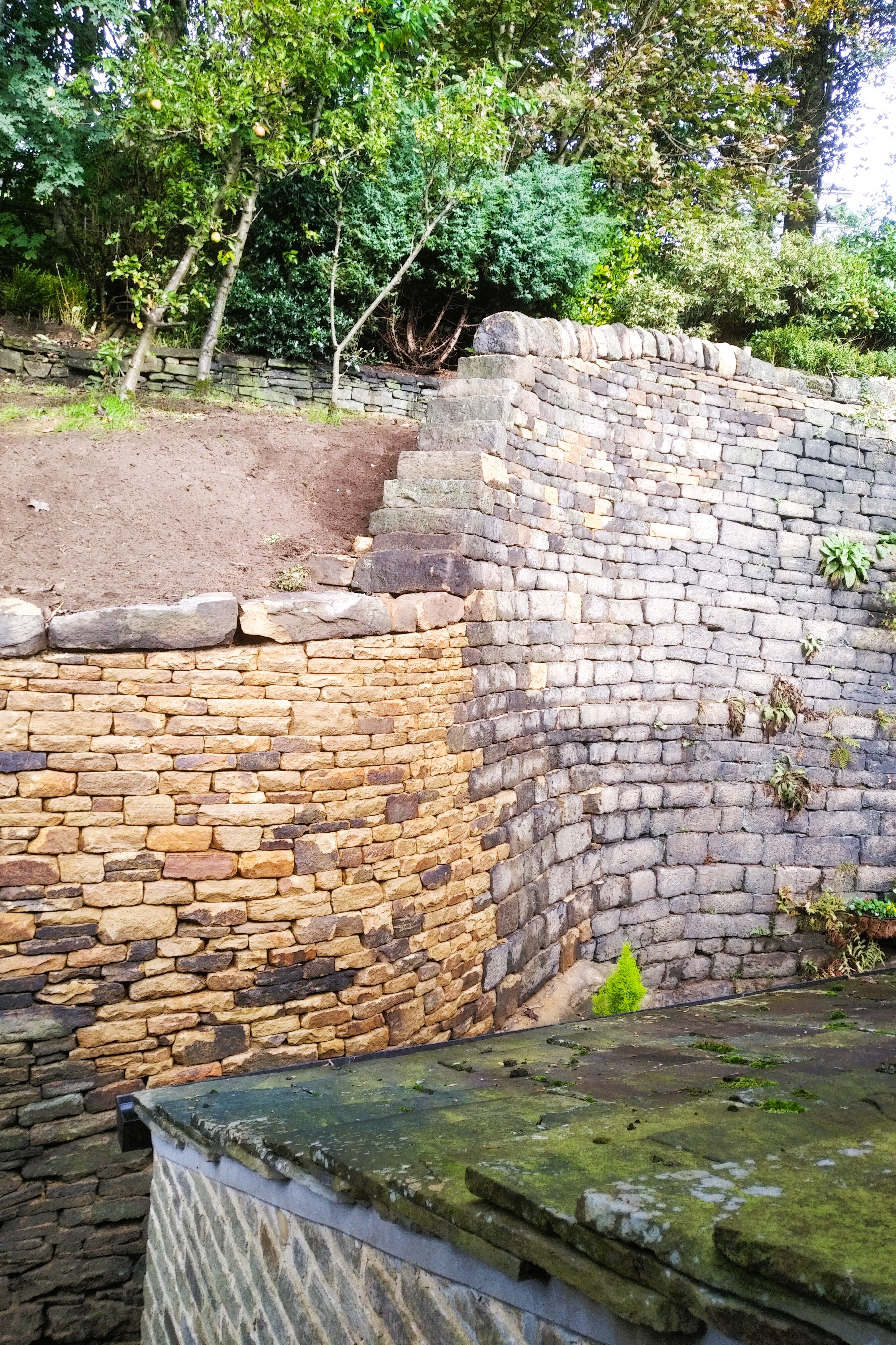 Trockenmauerkunstwerk von Noble Stonework