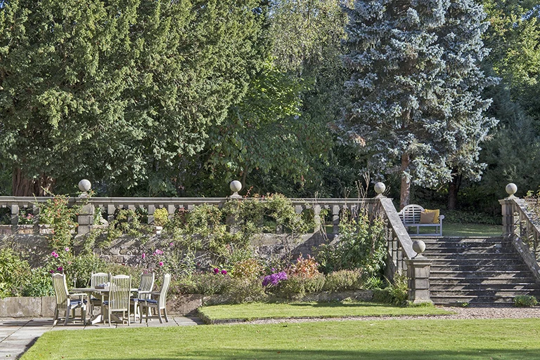 Hartingtons Heritage Tours hotel, Darley House, gardens in the shade