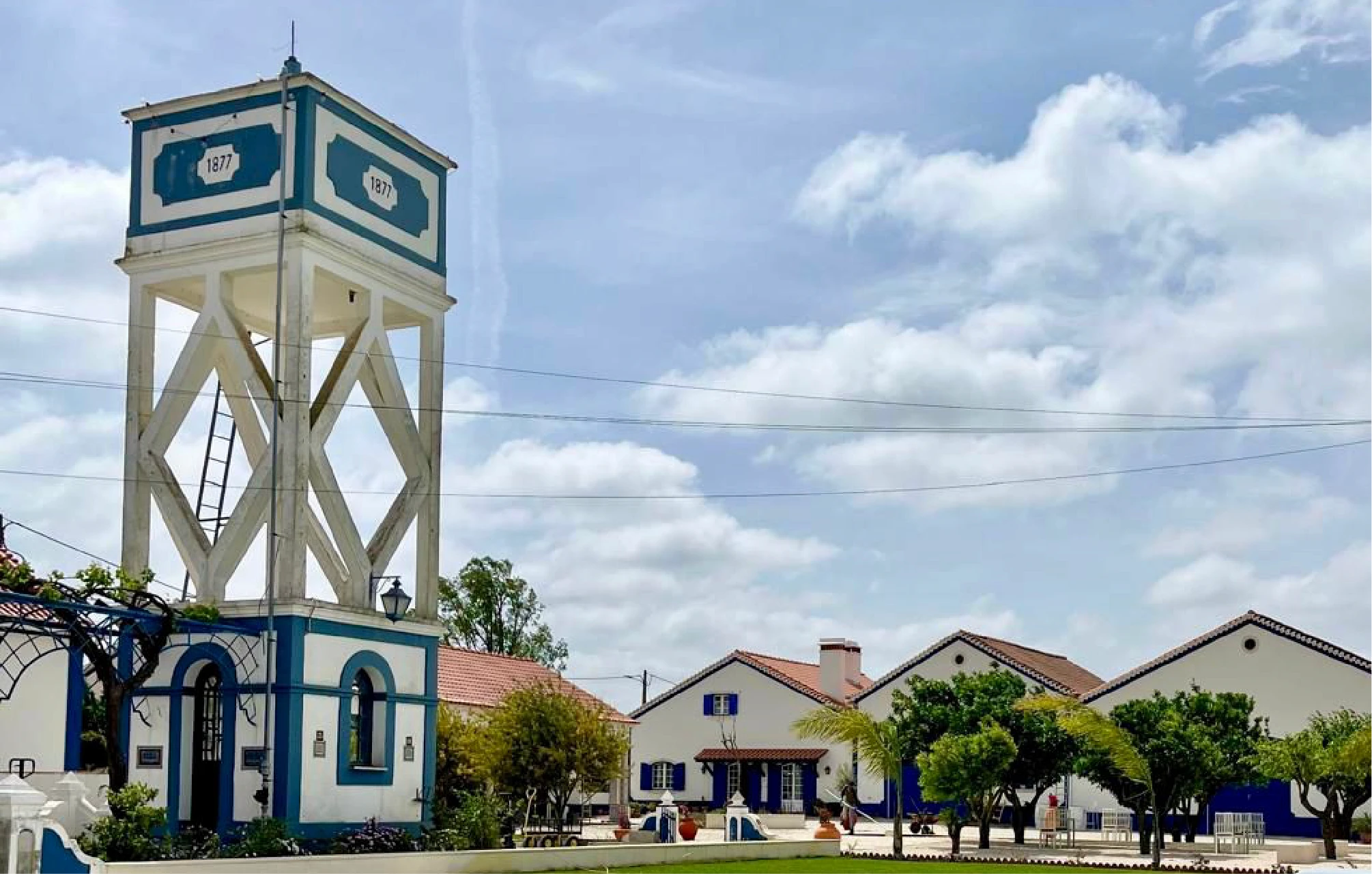 brown and gray concrete building