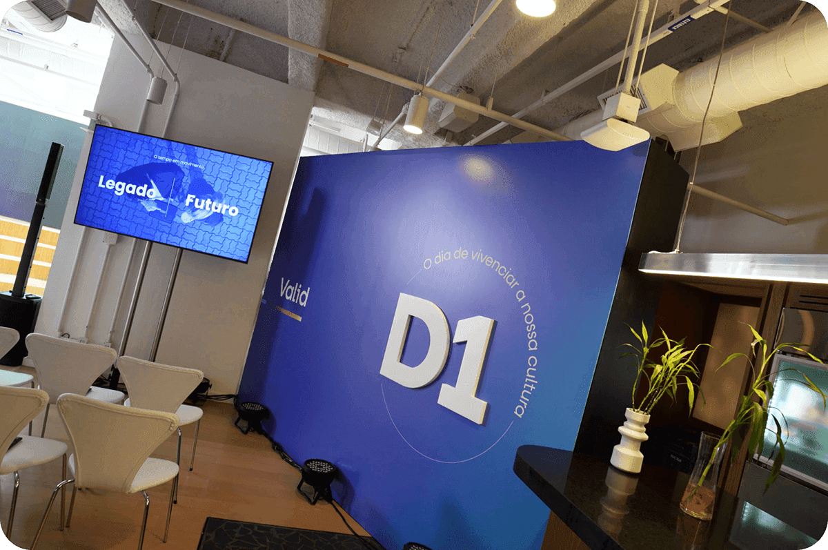 Entrepreneurs engaging in a lively discussion during a Bizz Buzz networking event.