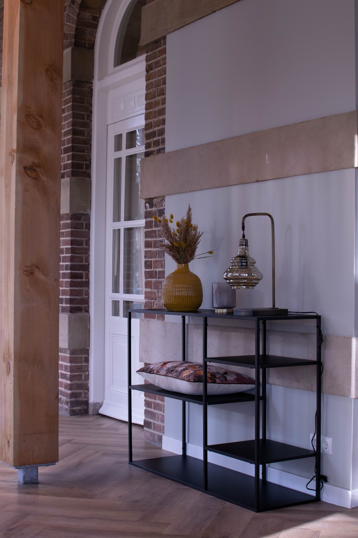 aanbouw tegen oude muur 