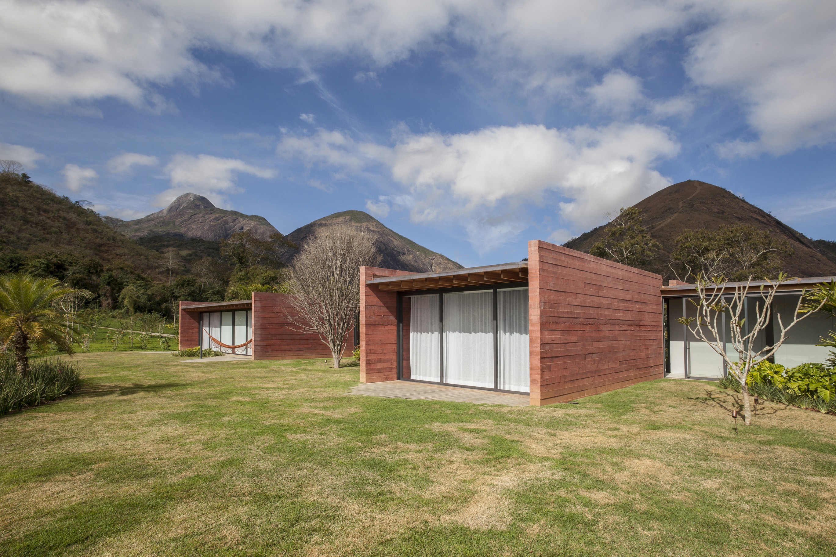 2 guest units view from outside