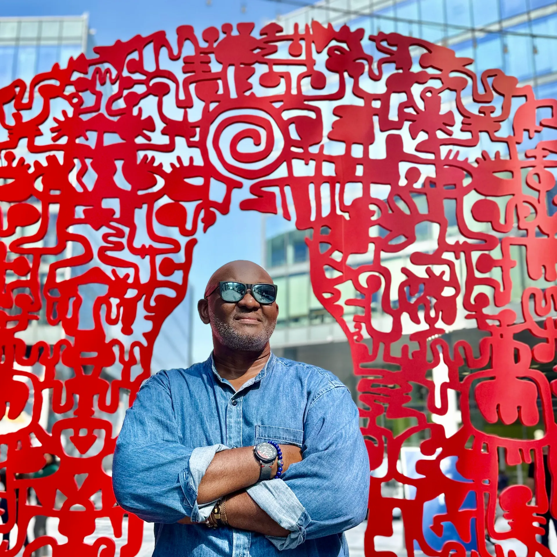 “Passage to Promise” c.2023, painted aluminium. Al Safa Art & Design Library, Dubai 